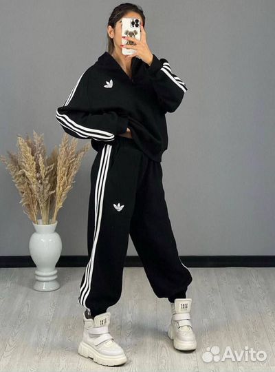 Спортивный костюм женский adidas