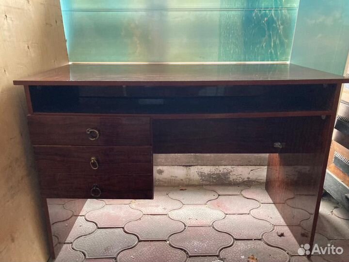 Стол письменный