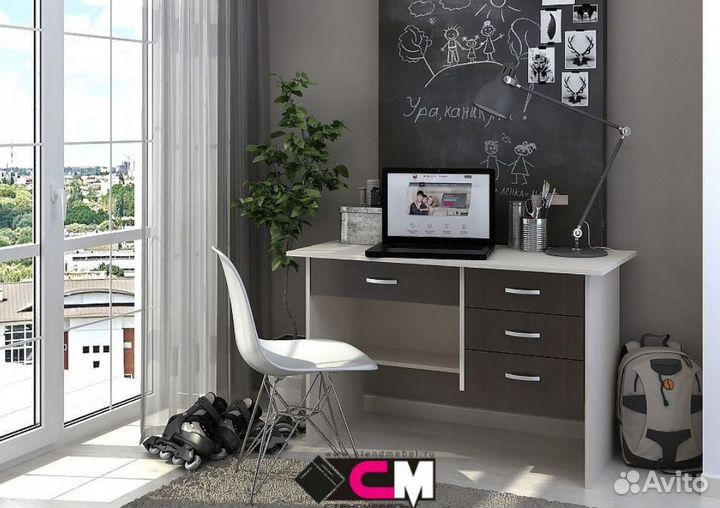 Письменный стол