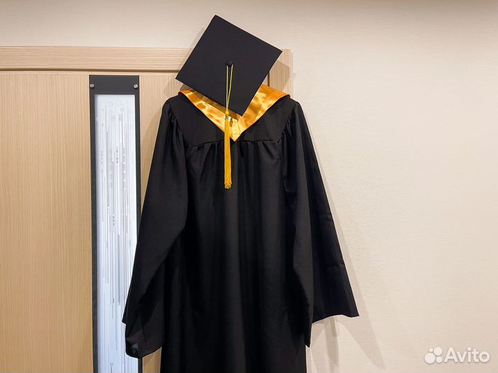 Набор выпускника (Мантия + шапка + воротник)