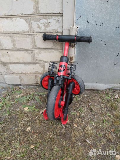 Трехколесный велосипед - беговел