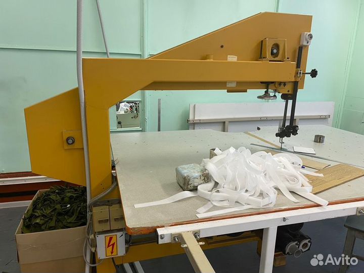 Раскройный стол с ножом