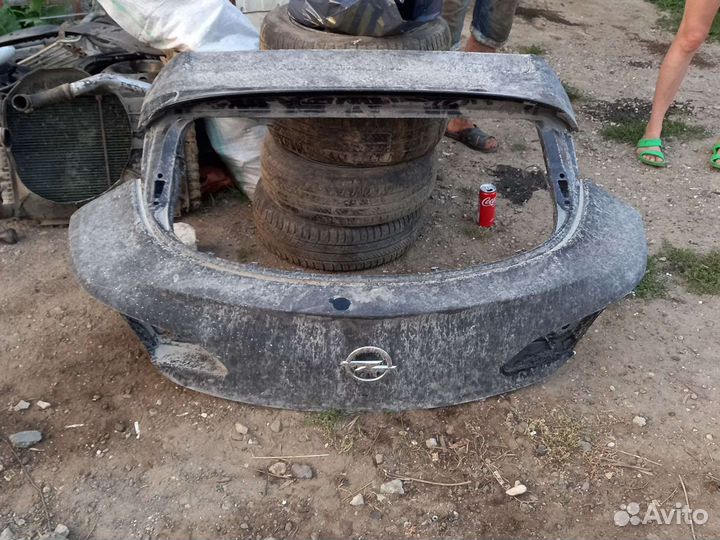 Крышка багажника Opel Astra J