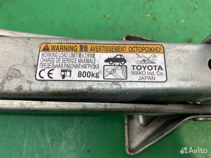 Домкрат toyota auris