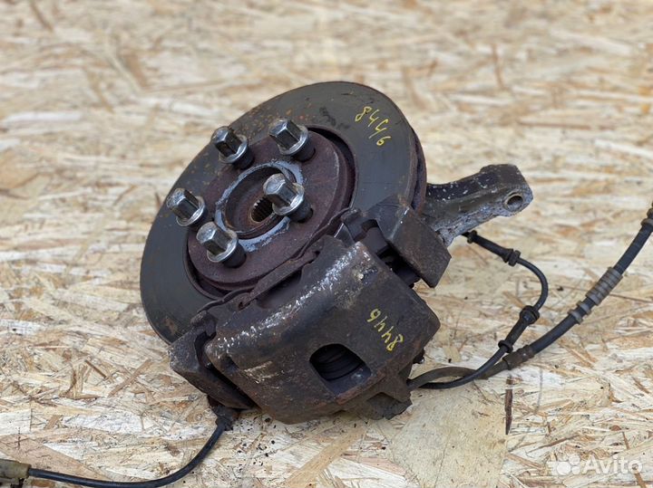 Кулак передний правый Dodge Caravan 4 2000-2007