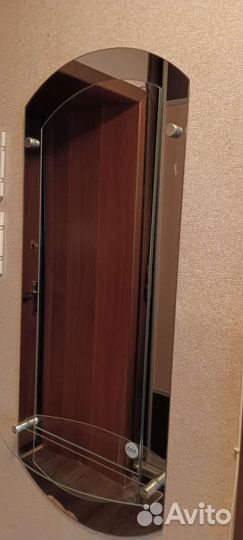 Настенное зеркало