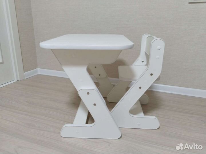 Растущий стол и стул комплект