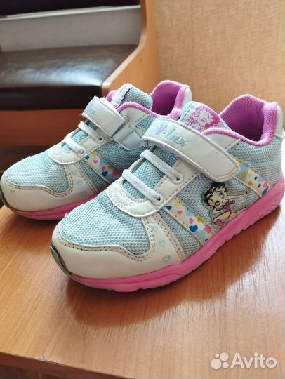 Кроссовки для девочки