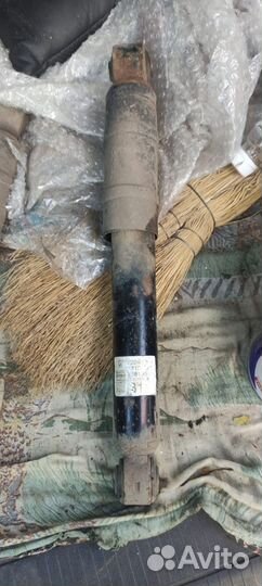 Задний амортизатор