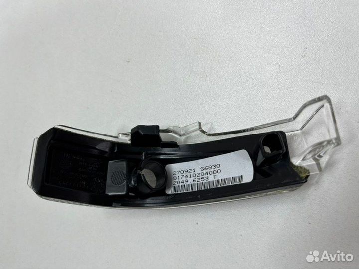 Повторитель поворота левый Toyota Corolla Е180