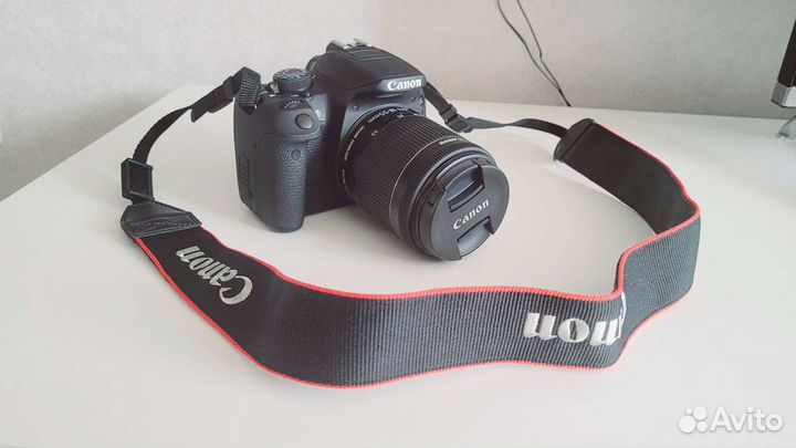 Зеркальный фотоаппарат canon EOS 700D