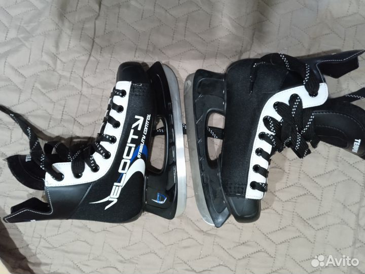 Коньки хоккейные