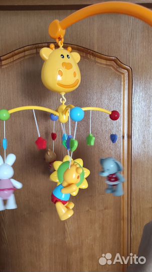 Мобиль на кроватку жирафики