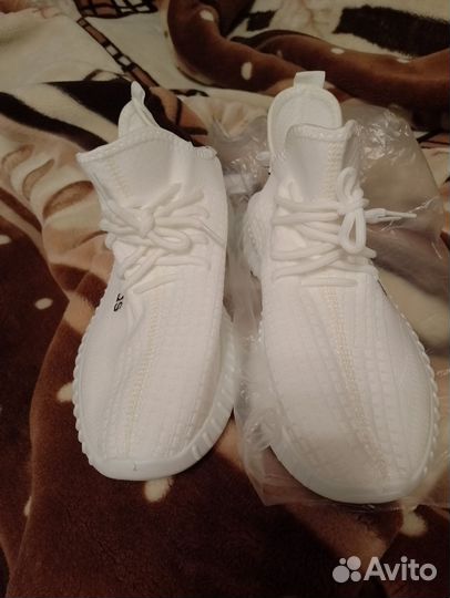 Кроссовки женские