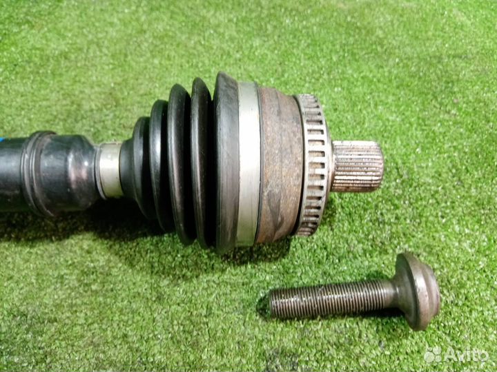 Привод передний левый Audi A4 8E B6 ALT (2.0) 2002