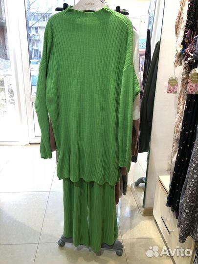 Трикотажный костюм женский брючный