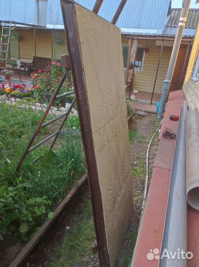 Металлическая дверь бу