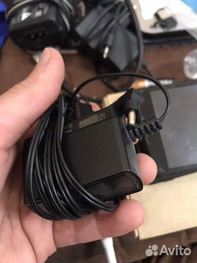 Зарядники много