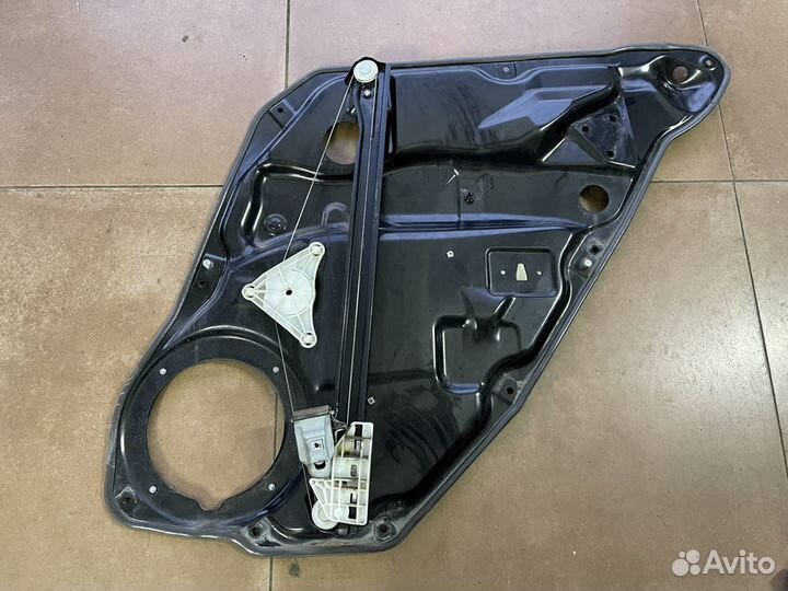 Задний стеклоподъемник левый mercedes w164 gl164 m