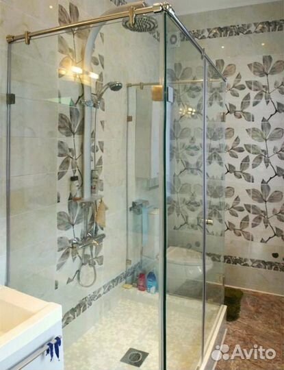 Стеклянные душевые перегородки