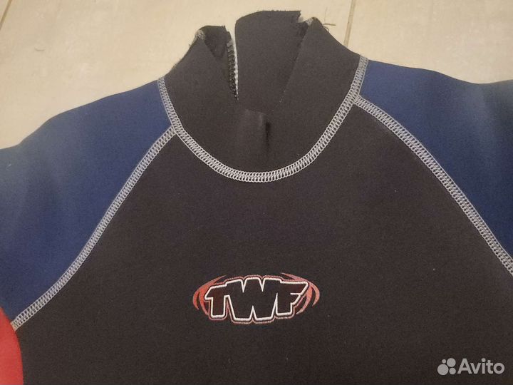 Гидрокостюм 10-12лет + босоножки и майка бесплатно