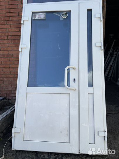 Дверь пвх входная