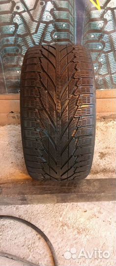 Nokian Tyres Hakkapeliitta R2 SUV 295/35 R21 107R