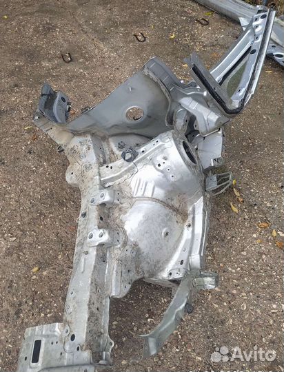 Ланжерон toyota auris левый