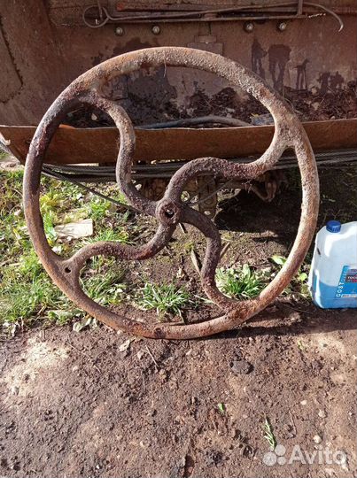 Колесо железное старинное