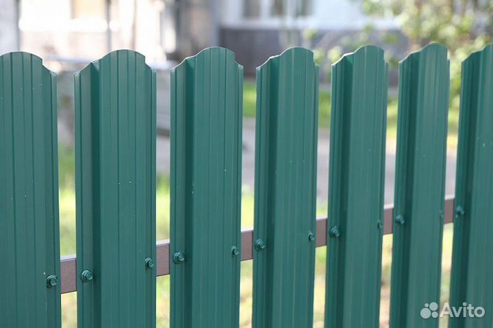 Штакетник металлический GL 0,5 RAL 1833