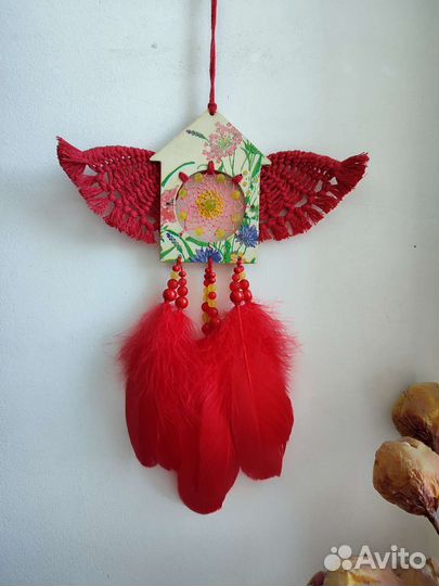 Оберег ловец снов домик, с крыльями, перьями