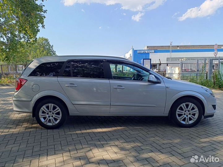 Opel Astra, 2012