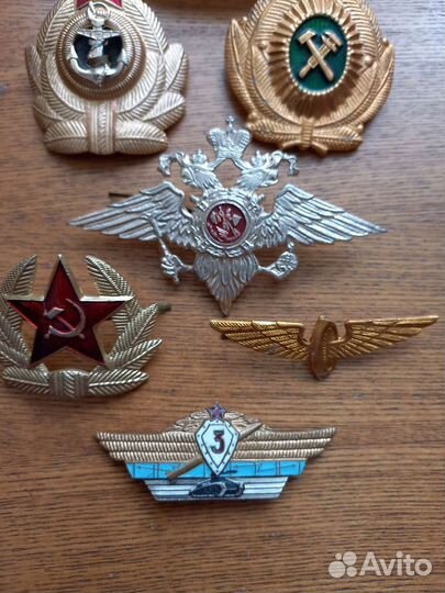 Кокарды и знак