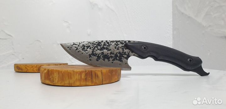 Нож шкуросъемный Акула с кожаным чехлом