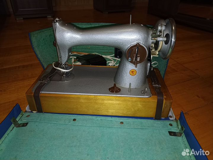 Швейная машинка TUR 2 электрическая