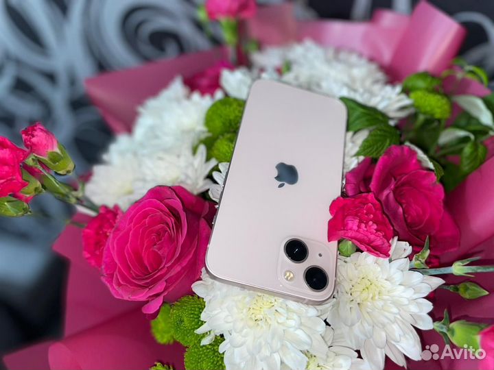 Телефон iPhone13