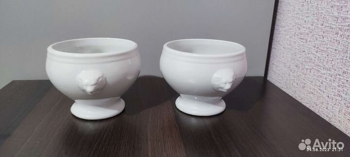 Винтажные белые бульоницы со львами