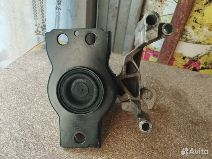 Подушка двигателя