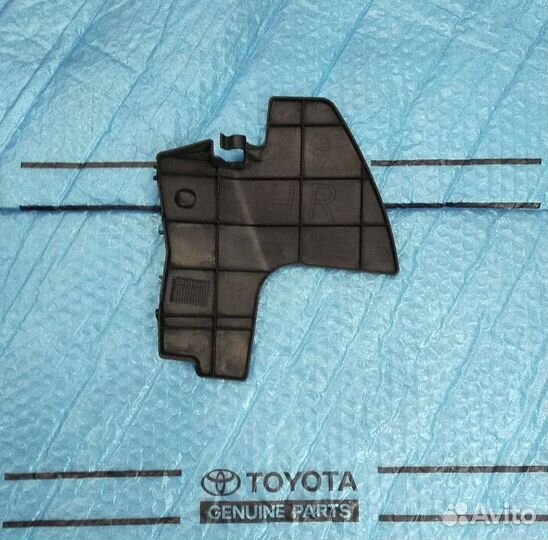 Дефлектор радиатора Тойота Аурис правый