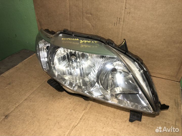 8113012A60 Фара правая Toyota Corolla E15 дефекты