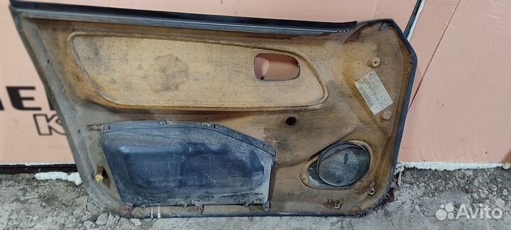 Обшивка двери Toyota Corolla AE-100