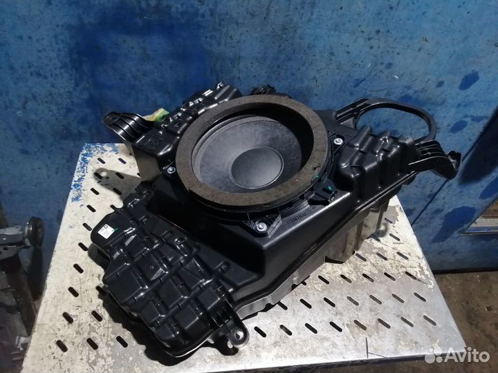 Сабвуфер штатный JBL Toyota Rav4 XA50