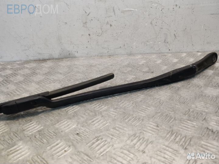 Щеткодержатель правый на BMW G30 s1136371