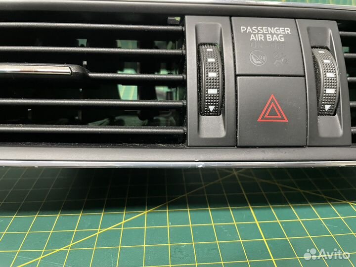 Дефелктор (центральный) Skoda Superb 3