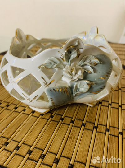 Ваза фарфоровая