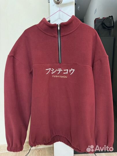 Флисовая кофта с металлической молнией и вышивкой