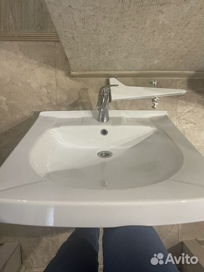 Раковина с краном