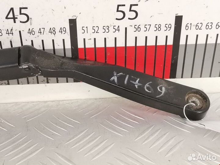 Щеткодержатель (поводок стеклоочистителя, дворник)