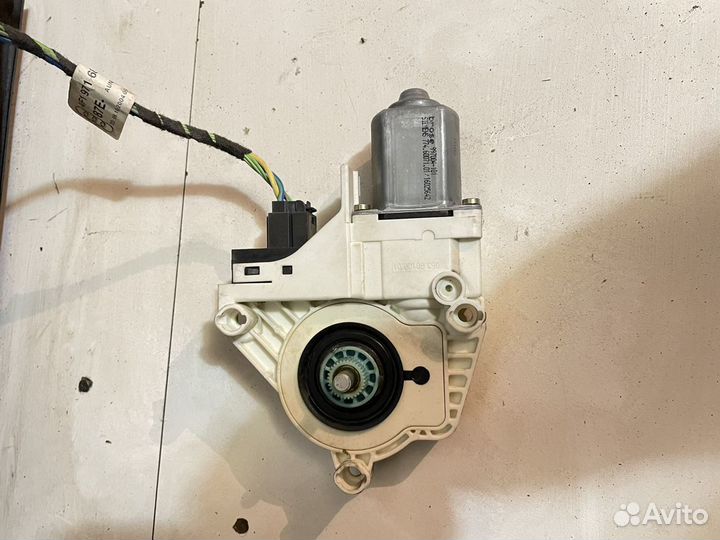 Мотор стеклоподъемника задний правый Audi A6 C6