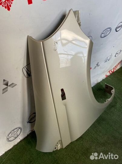 Крыло переднее правое Toyota Vitz NCP10